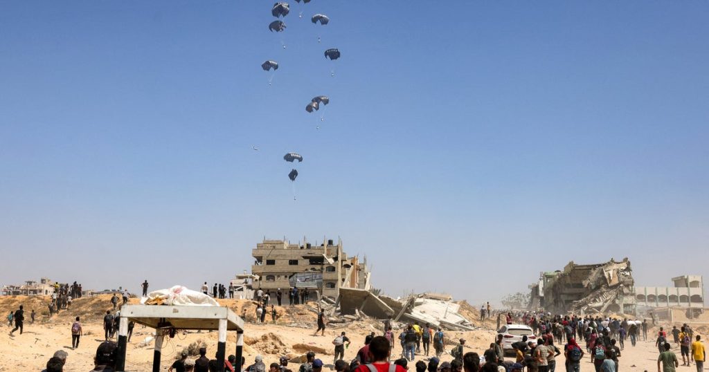 gaza-aid-drop-2226554066.jpg