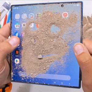 jerryrigeverything-samsung-galaxy-z-fold7-durability-test.jpg