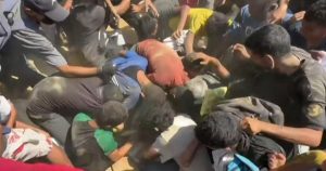 cbsn-fusion-palestinians-fight-each-other-for-food-while-idf-insists-its-not-restricting-aid-thumbnail.jpg