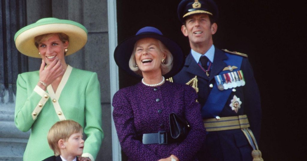 duchess-of-kent-with-diana-52103293.jpg